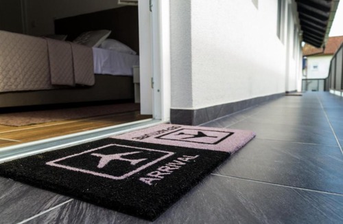 Velika Gorica House | Airport room's Residence Garden