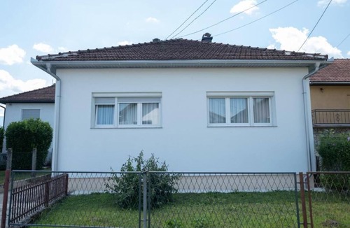 Mali Radic House | Alba House Bihac - Cozy 2-bedroom house in delightful Bihać with AC
