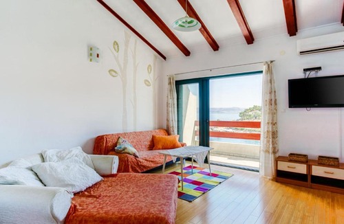 Stomorska Apartment | Alluring Apartment in Stomorska near the Sea