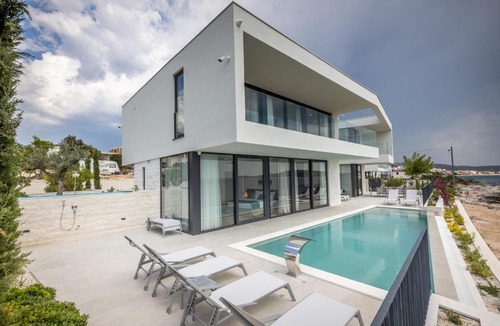Rogoznica Villa | Alluring Rogoznica Villa 5 Bedrooms Villa Evening Star