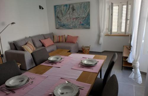 Stari Grad Apartment | Aloha Guest House