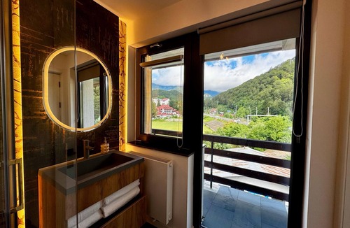 Sinaia Apartment | Amazing 1-bedroom apartment in Sinaia perfect for your getaway.Billy&Ane Room