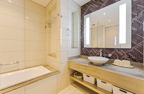 Business Bay Apartment | Amazing 1BR, 10 mins to Burj Khalifa