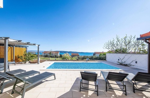 Kastel Gomilica Apartment | Amazing apartment in Kastel Gomilica