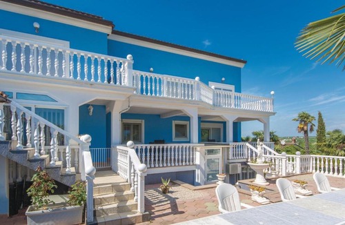 Dajla Apartment | Amazing apartment in Novigrad with 3 Bedrooms and WiFi