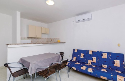 Hodilje Apartment | Amazing apartment in Hodilje with WiFi