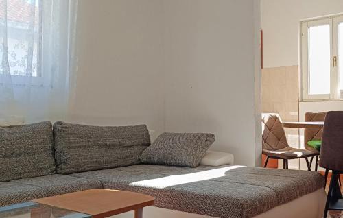 Gornji Karin Apartment | Amazing Apartment In Gornji Karin