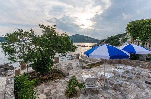 Molunat Apartment | Amazing apartment in Molunat with house sea view