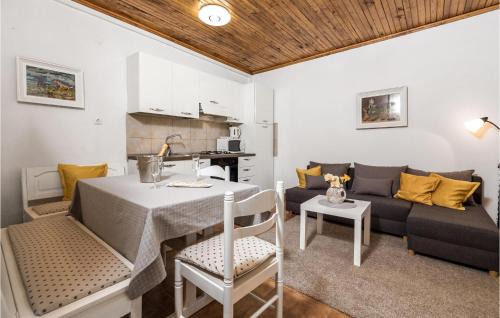 Mundanije Apartment | Amazing Apartment In Mundanije
