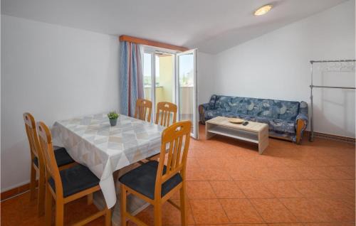 Mugeba Apartment | Amazing Apartment In Porec With Wifi