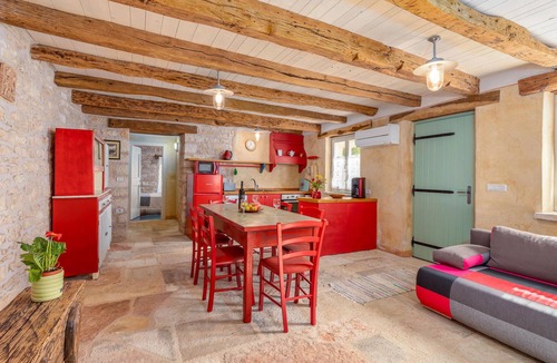 Karlovici Apartment | Amazing apartment in Zminj