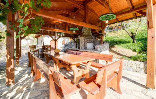 Zakanje House | Amazing Home In Veliki Vrh Kamanjski With House A Panoramic View