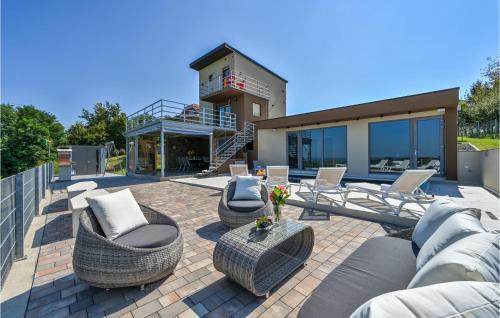 Varazdin House | Amazing Home In Radovan With Sauna