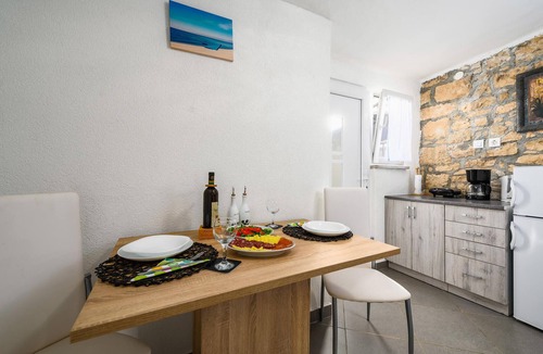 Kanfanar House | Amazing home in Barat with house a panoramic view