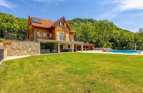 Gospic House | Amazing home in Barlete with sauna