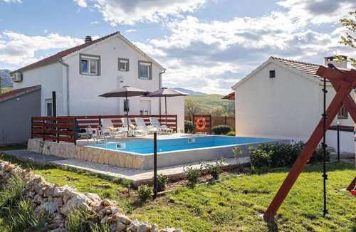 Trilj House | Amazing home in Bisko with WiFi
