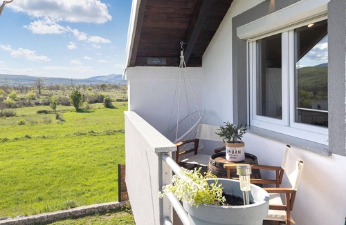 Trilj House | Amazing home in Bisko with WiFi