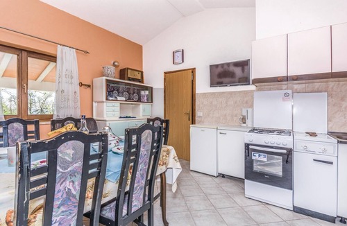 Lupoglav House | Amazing home in Dolenja Vas with WiFi