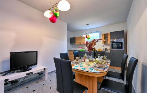 Dugo Selo House | Amazing Home In Dugo Selo