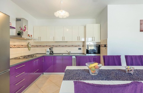 Fazana House | Amazing home in Fazana with kitchen