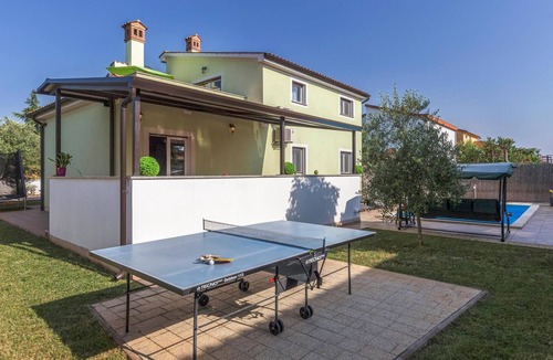 Fazana House | Amazing home in Fazana with kitchen