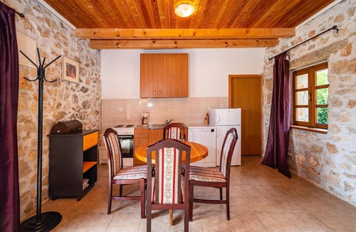 Polaca House | Amazing home in Lisane Tinjske