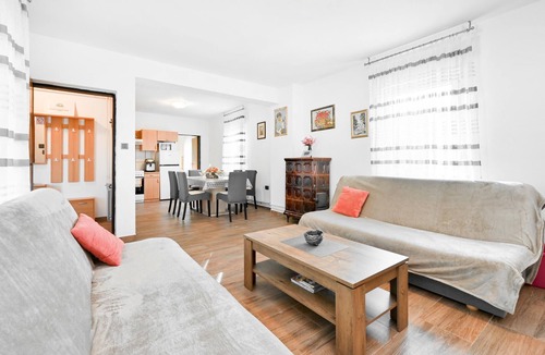 Ivanska House | Amazing home in Ivanska with kitchen