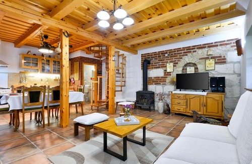 Jalzabet House | Amazing home in Jalzabet