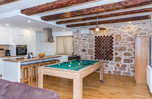 Kaprije House | Amazing home in Kaprije with sauna