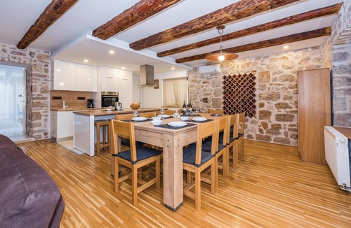 Kaprije House | Amazing home in Kaprije with sauna