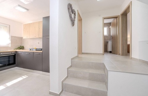 Donji Karin House | Amazing home in Karin
