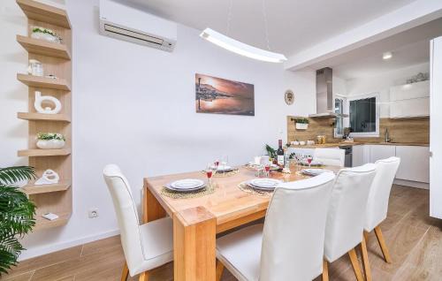 Rudine House | Amazing Home In Kastel Novi