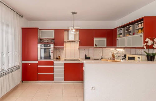 Lic House | Amazing home in Lic with WiFi