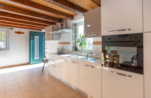 Lokvicici House | Amazing home in Lokvicici