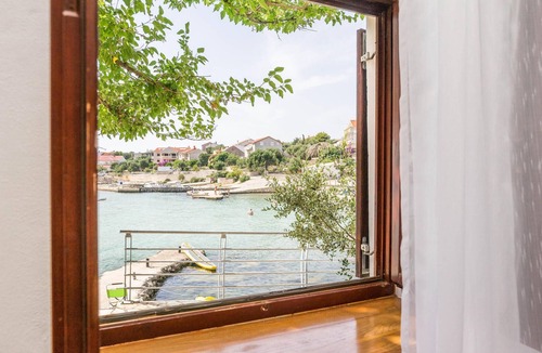 Jakisnica House | Amazing home in Lun with WiFi