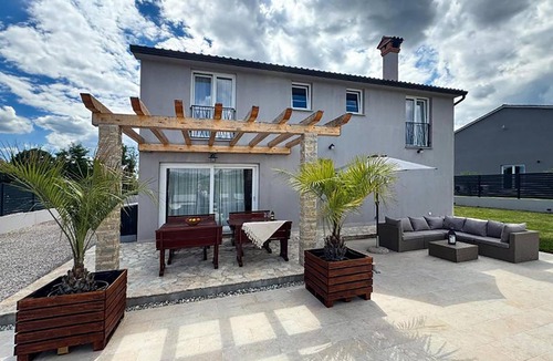 Santalezi House | Amazing home in Nedescina