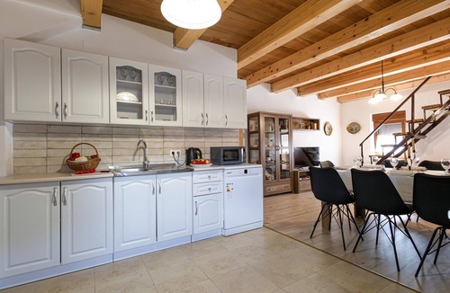 Velika House | Amazing home in Oljasi with sauna