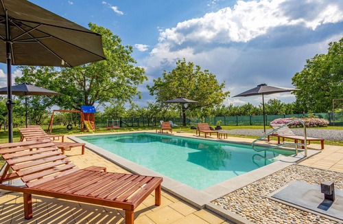 Velika House | Amazing home in Oljasi with sauna