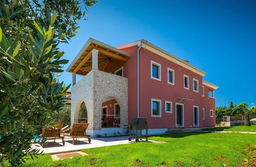 Vrvari House | Amazing home in Porec