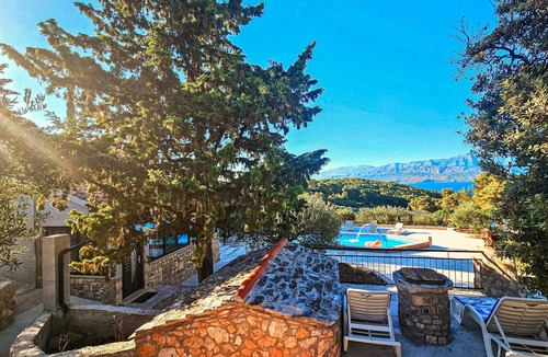 Splitska House | Amazing home in Postira