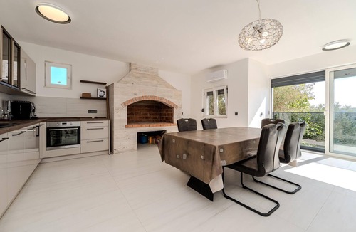 Rtina House | Amazing home in Razanac