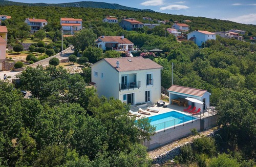Smrika House | Amazing home in Smrika