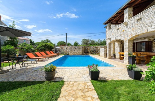 Cabrunici House | Amazing home in Svetvincenat with WiFi