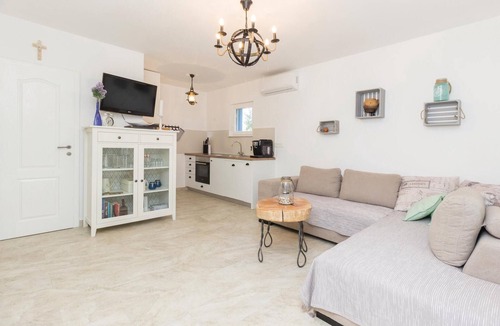 Zdrelac House | Amazing home in Zdrelac with WiFi