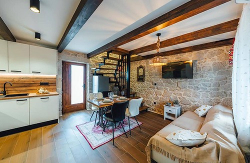 Zmijavci House | Amazing home in Zmijavci