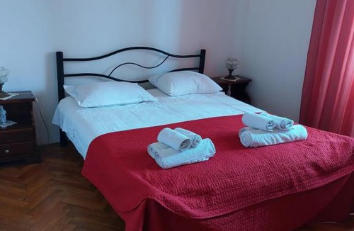 Split Apartment | Antonio