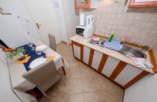 Mundanije Apartment | AP 4 - Holiday apartments with pool and ocean view
