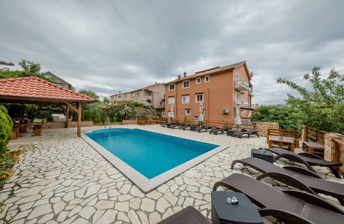 Mundanije Apartment | AP 4 - Holiday apartments with pool and ocean view