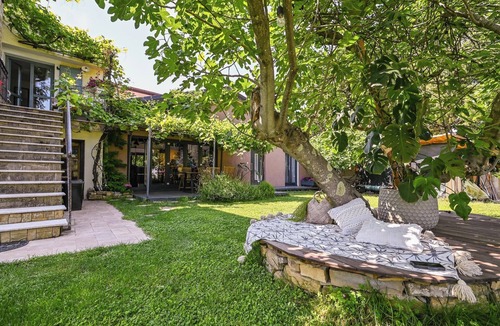 Izola Apartment | Apartma Medoši, Charming 1-bedroom apartment in enchanting Izola with WiFi, AC
