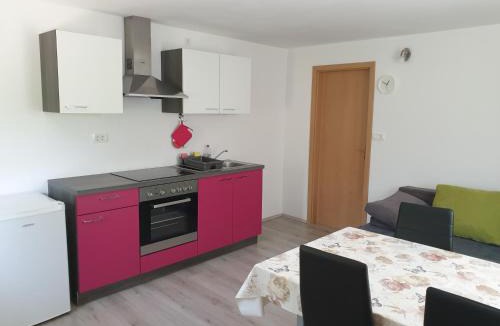 Kambresko Apartment | Apartma Patricija - Cozy apartments for 2 or 4 people